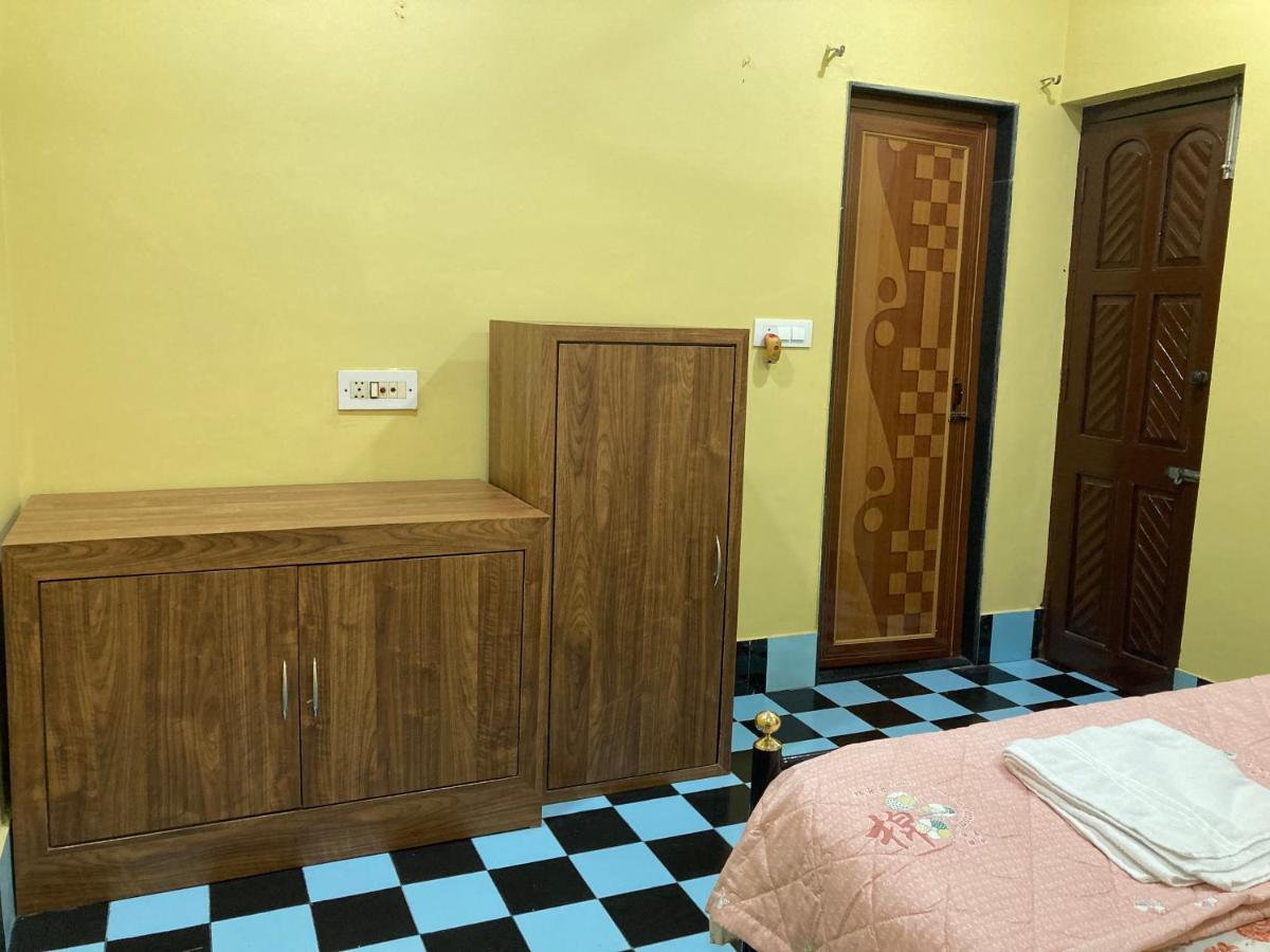 Anjali Homestay - 10 Mins From Airport Силигури Екстериор снимка