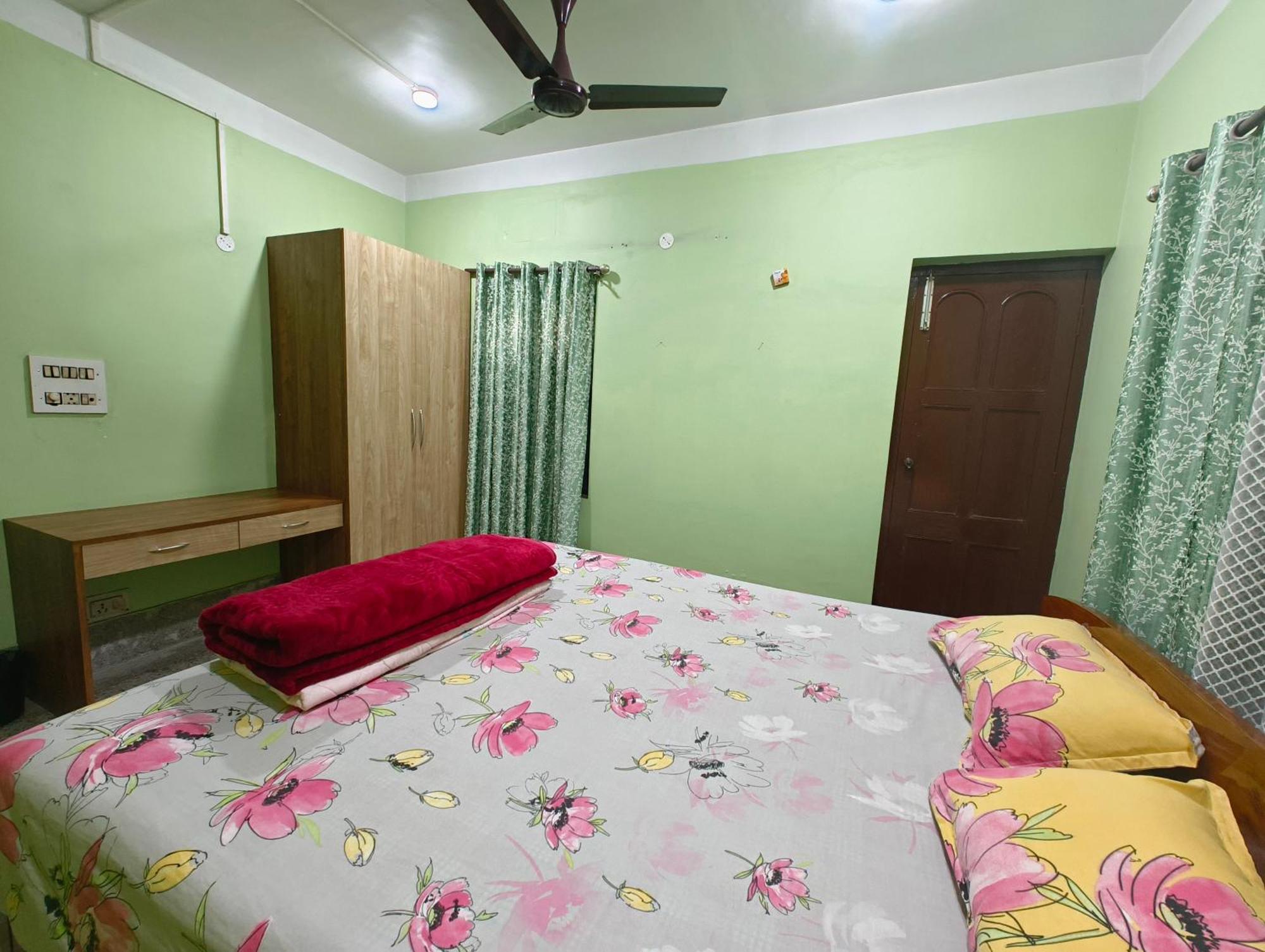 Anjali Homestay - 10 Mins From Airport Силигури Екстериор снимка